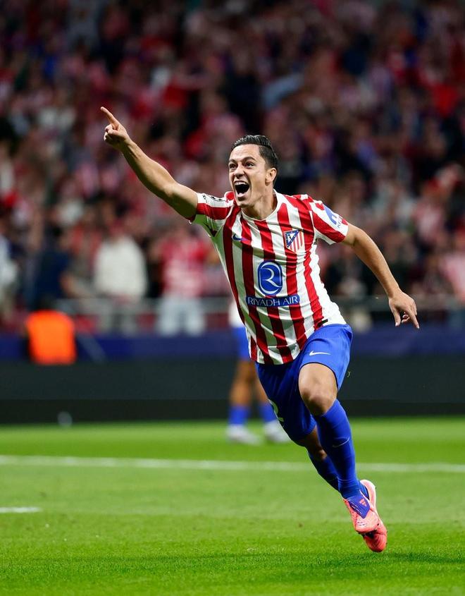 泰州举办“苏超泰州英雄大会”，市民夹道欢迎泰州队将士凯旋