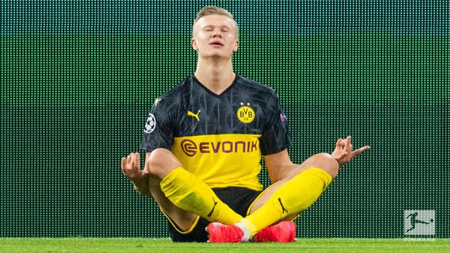 西媒：阿联酋企业慷慨赠送，巴萨球员喜获黄金iPhone