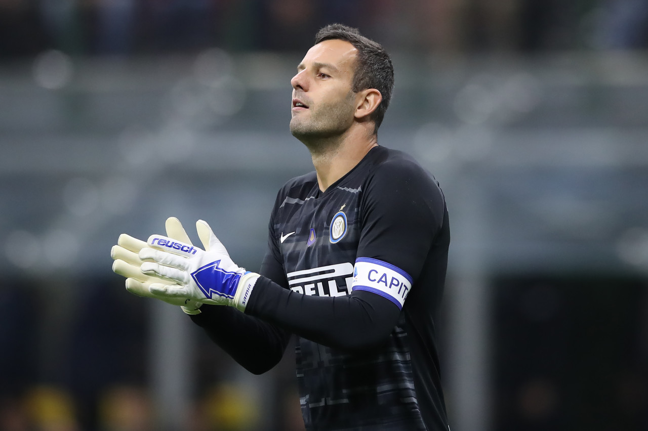 英乙球队连续两辆大巴爆胎，最终全队打车前往客场（英乙队两辆大巴相继爆胎，全队改乘出租车赴客场）