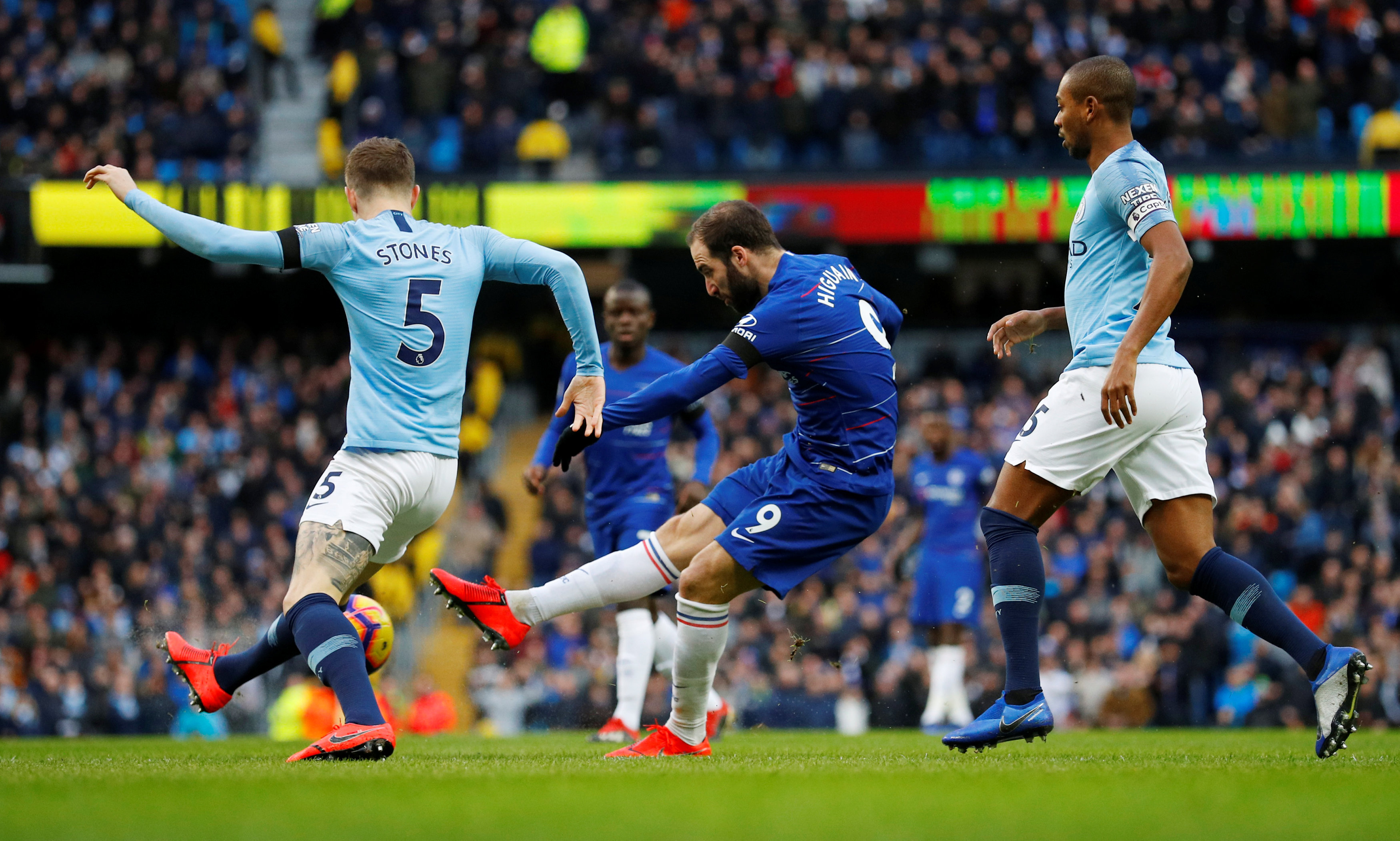 半场：拜仁2-0海登海姆，斯塔尼希奇、奥利塞破门（半场战报：拜仁2-0领先海登海姆，斯塔尼希奇与奥利塞建功）