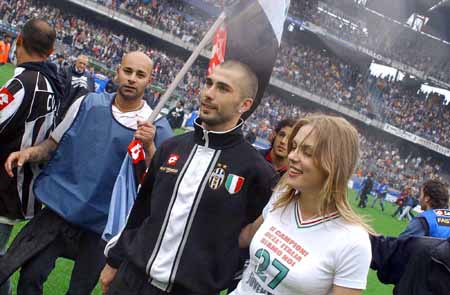 穆帅评价本菲卡13场不败，认为网坛3巨头之一本可以踢足球