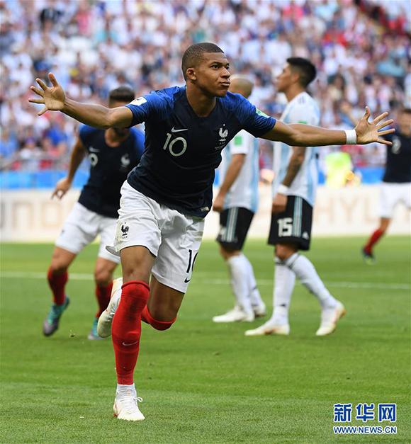 足球报曝中超某俱乐部欠税过亿，评论区画风突变：先查查调节费去哪了