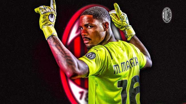 被球迷询问是否会考虑加盟阿森纳，库尼亚大笑回应