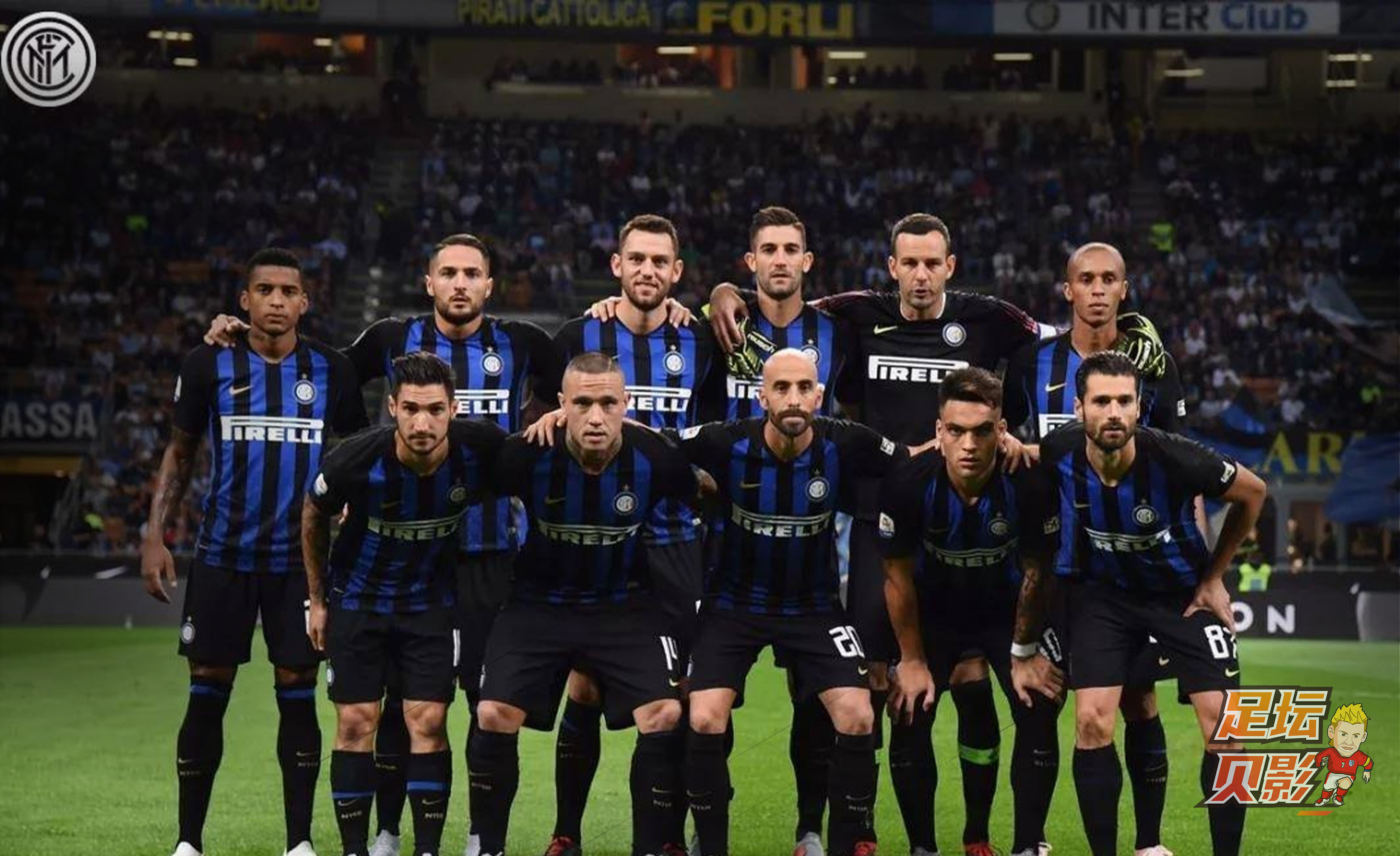 詹姆斯时隔14年再次来蓉，现场表白“我太爱成都了”，球迷冒雨齐聚万象城集体高呼“LBJ”