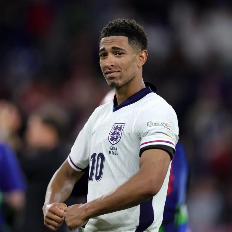 记者：道格拉斯-路易斯不愿加盟费内巴切，更愿意重返英超（记者：道格拉斯-路易斯无意去费内巴切，更倾向回归英超）