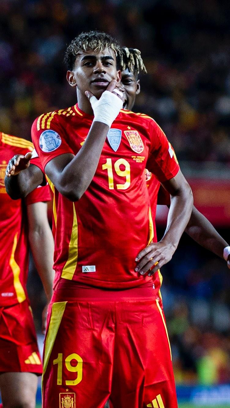 铁人！德里赫特成曼联本赛季唯一全勤球员（曼联本季唯一全勤，德里赫特化身铁人）