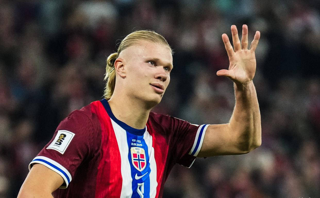 罗马诺：曼联已与内维斯的经纪人交谈，但还没有和新月正式谈判（罗马诺：曼联已接触内维斯经纪人，暂未与新月展开正式谈判）