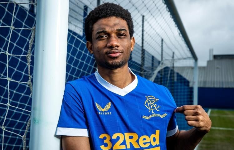 利物浦发角球期间 萨拉赫和亨德森聊了很久