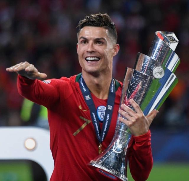 曾单赛季30球，紫百合名宿里加诺退役后重拾老本行当泥瓦匠（单季30球神射手到泥瓦匠：紫百合名宿里加诺退役后重返旧业）