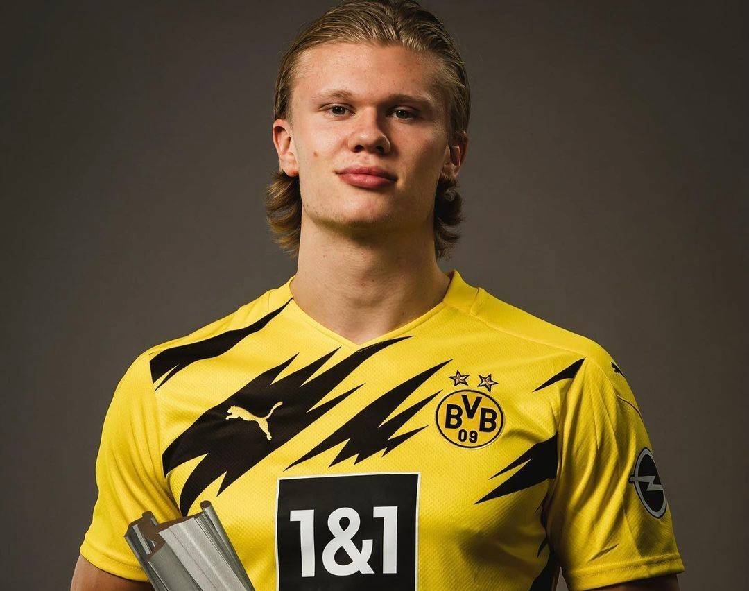 足球报：梅州客家经济困难无法妥善解决，也没总经理主持局面（足球报：梅州客家财务难题迟迟未解，总经理缺位无人主事）