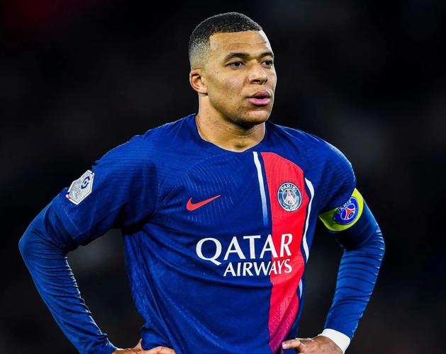 中国青年球员王钰栋将加盟德乙达姆施塔特，开启欧洲留洋之路，为中国足球注入新活力。