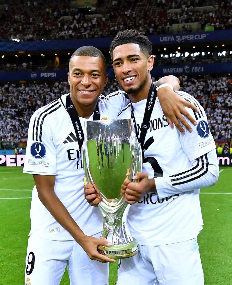 王钰栋新经纪公司：曾代理莱万、拜尔，旗下球员多在德国、瑞士踢球