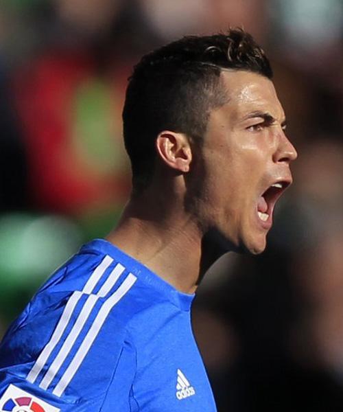 法媒：巴萨、拜仁、米兰和尤文关注南特17岁中卫塔蒂