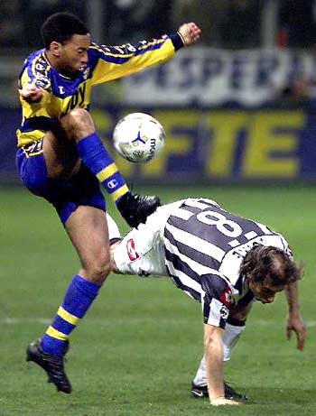 英冠前瞻：主场连胜斯旺西借势抢分，雷克瑟姆盼终结客场不胜（英冠前瞻：斯旺西主场乘势冲击连胜抢分，雷克瑟姆力争终结客场不胜）